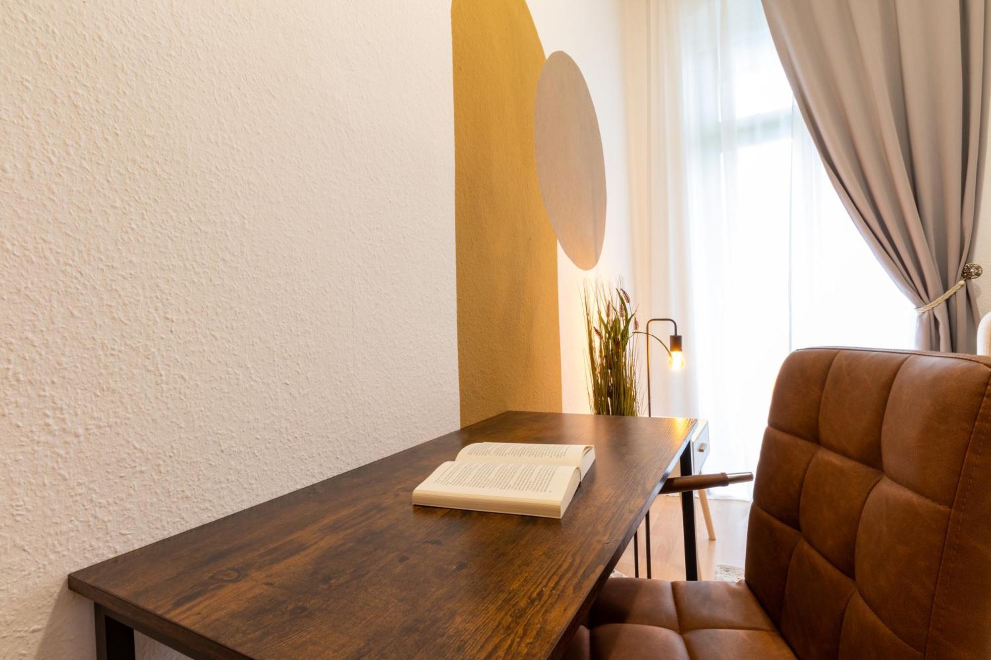 Stadtnatur Apartment Am Kuechwald - Mit Balkon, Streaming-Tv, Badewanne, Arbeitsplatz ケムニッツ エクステリア 写真